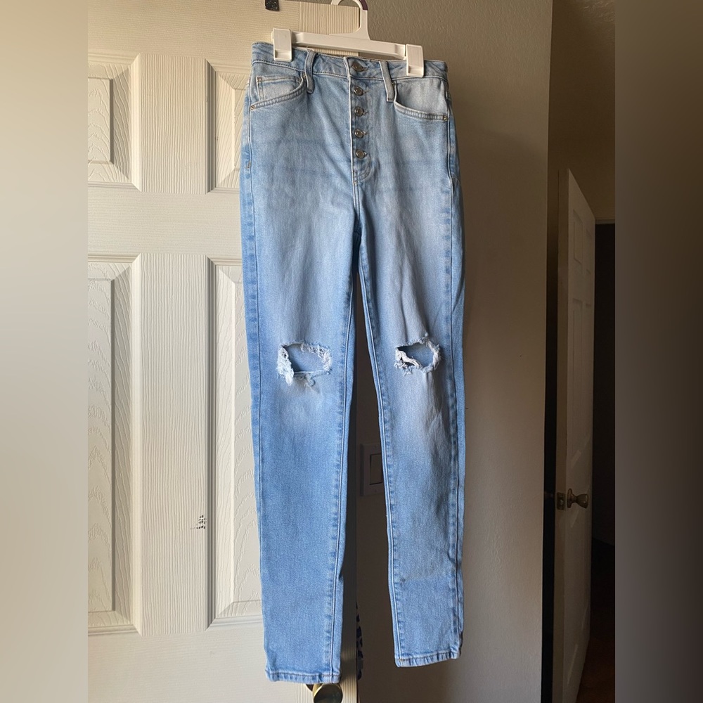 NWT. Forever 21 high rise skinny Jeans.